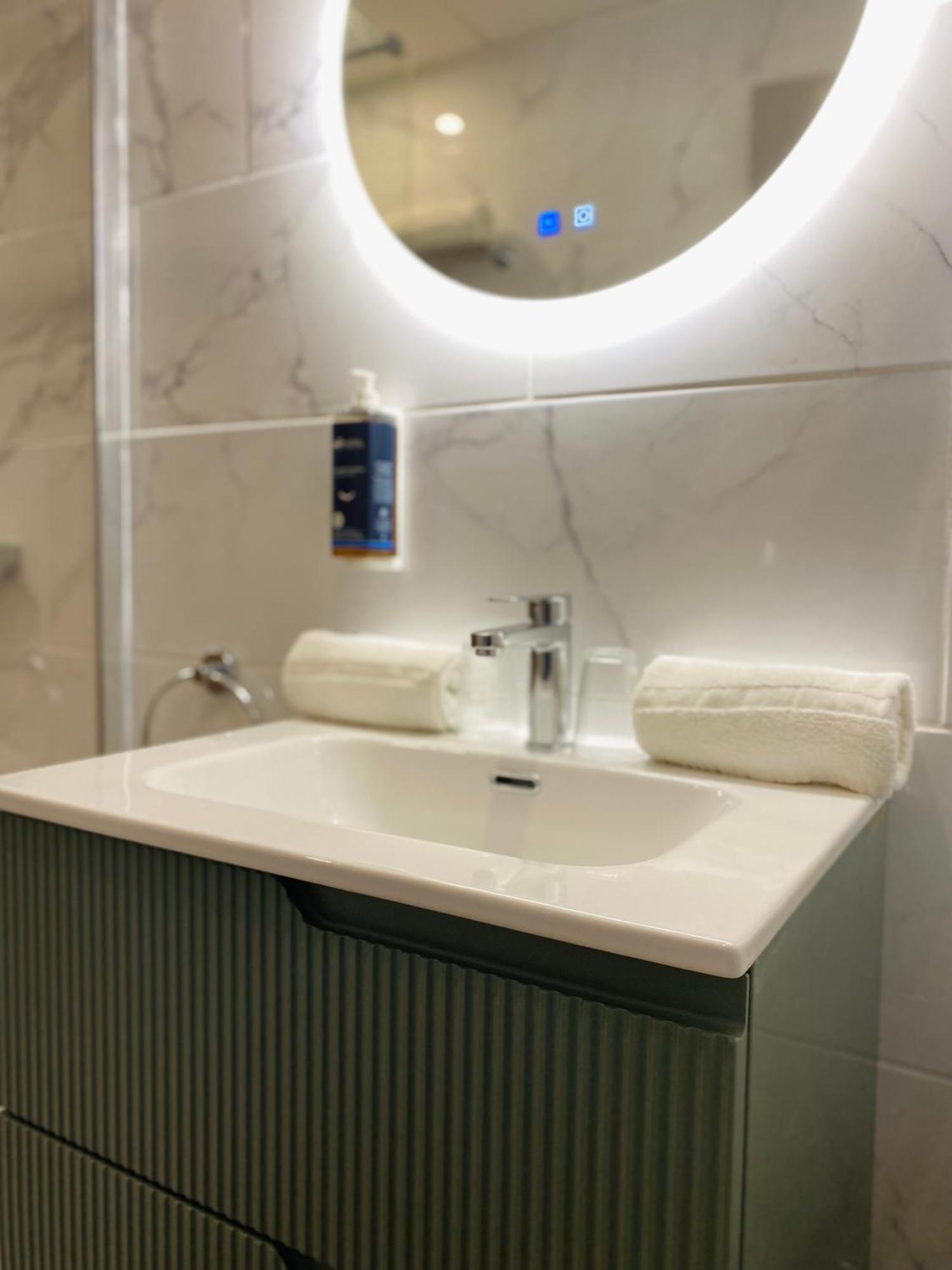 Brit Hotel Acacias Arles Dış mekan fotoğraf