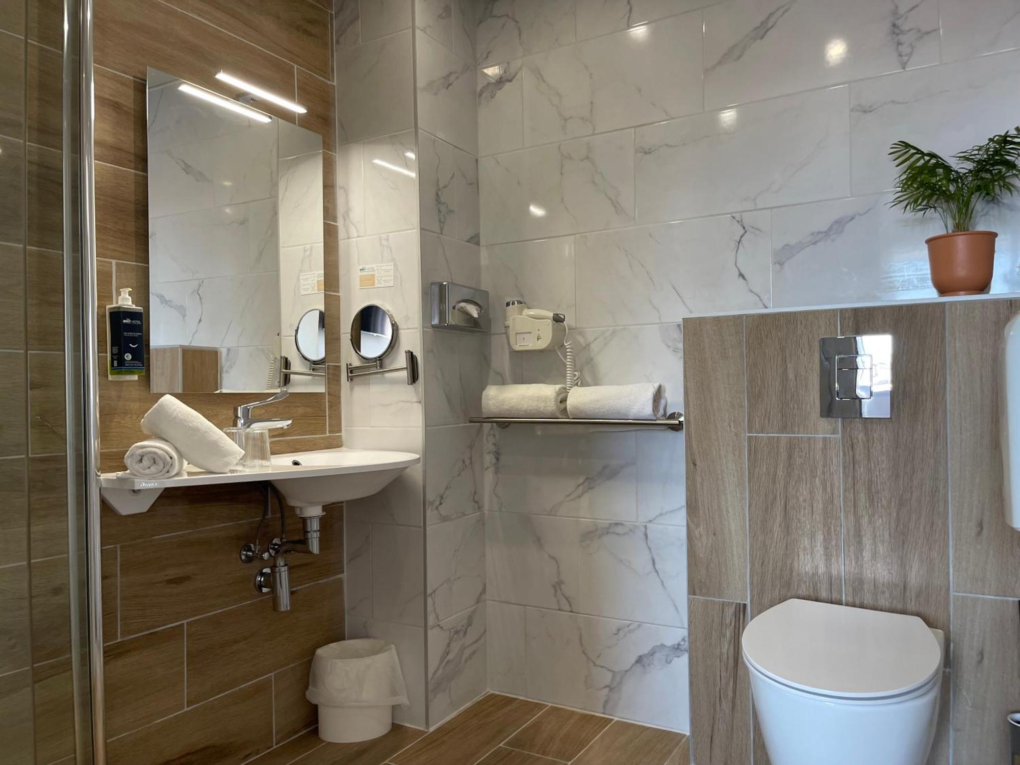 Brit Hotel Acacias Arles Dış mekan fotoğraf